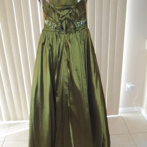 GORGEOUS GREEN TAFFETA STRAPLESS FORMAL BALL GOWN SIZE 2 - Picture 4 of 5